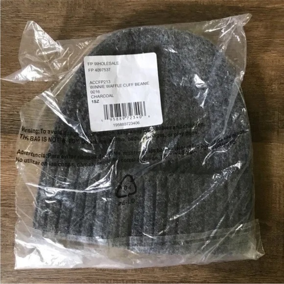 NWT Free People Winnie Waffle Cuff Beanie in Charcoal Grey - Picture 5 of 6
